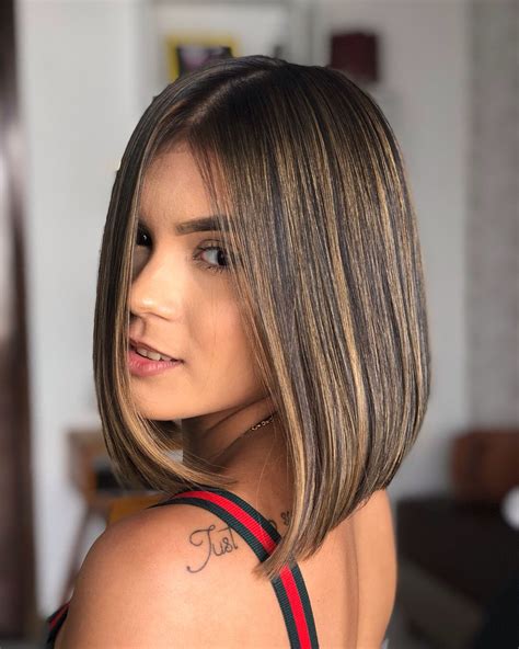 cabelo chanel com luzes morena iluminada